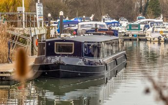 Wide Beam Boat